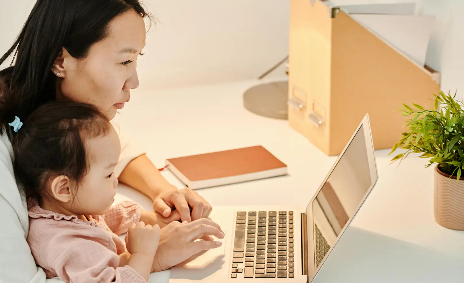 기존의 읽기 위주의 영어 교육에서 영국식 영어교육인 CEFR (소통 중심 교육)으로 전환